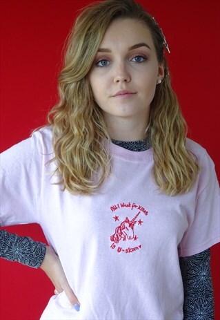UNISEX ORGANIC T-SHIRT IN PINK WITH UNICORN CHRISTMAS DESIGN