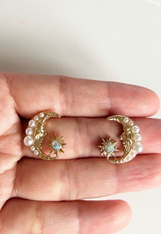 MOON AND STAR STUD EARRING