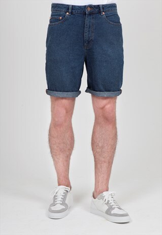 CENTRE FRONT DENIM SHORTS IN DARK WASH