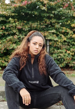 FLEECE IN BLACK WITH DREAM BUT DO NOT SLEEP EMBROIDERY