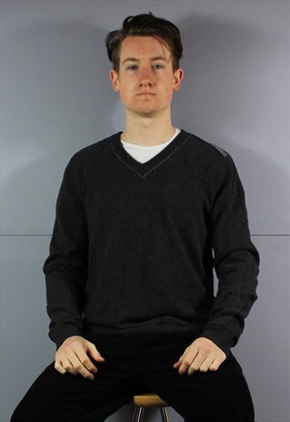 VINTAGE HUGO BOSS WOOL SWEATSHIRT IN BLACK WITH TAB LOGO. CO