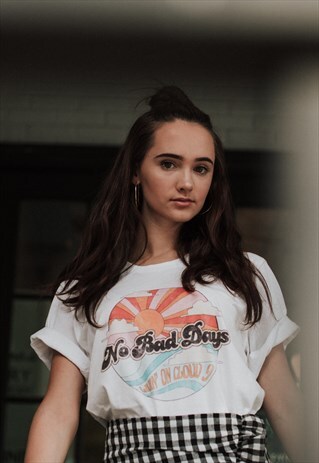 NO BAD DAYS GRAPHIC T-SHIRT