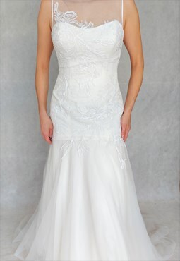 Vintage White Sleeveless Wedding Gown, Small Size 