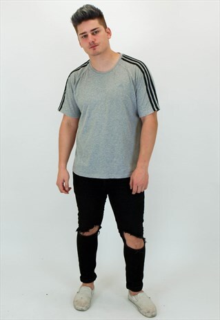 VINTAGE ADIDAS T-SHIRT
