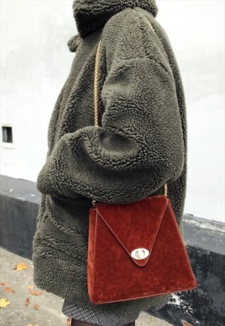 VINTAGE-INSPIRED VELVET CHAIN BAG