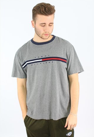TOMMY HILFIGER BASIC SPELLOUT 90S INSPIRED T-SHIRT
