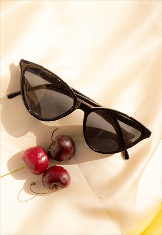 DELICATE RIM CAT EYE SUNGLASSES BLACK