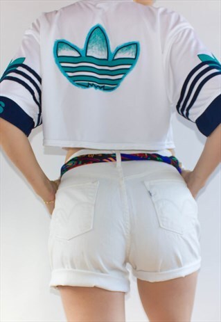 VINTAGE 90'S OVERSIZED FIT LEVI'S SHORTS