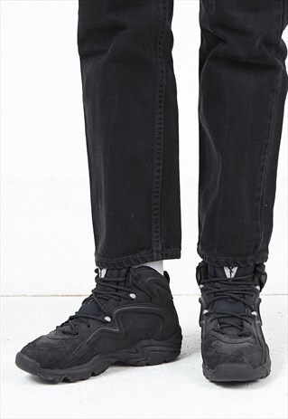 VINTAGE BLACK REEBOK TRAINERS