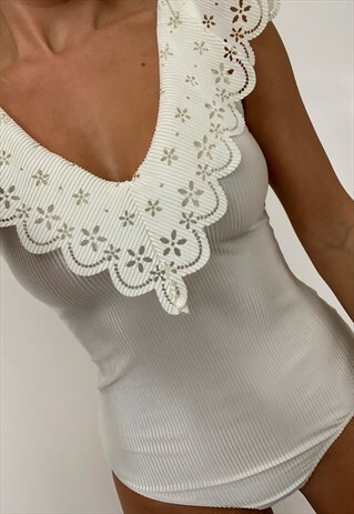 CREAM BIB COLLAR PLISSE BODY