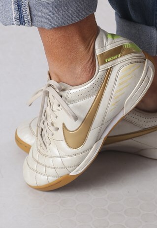NIKE TIEMPO TRAINERS 2011 UK 7.5 (EAAI)