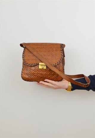 FLIP LID SADDLE BAG