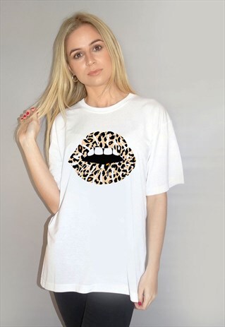 WHITE TSHIRT WITH CHOOSE KINDNESS BEIGE LEOPARD LIPS