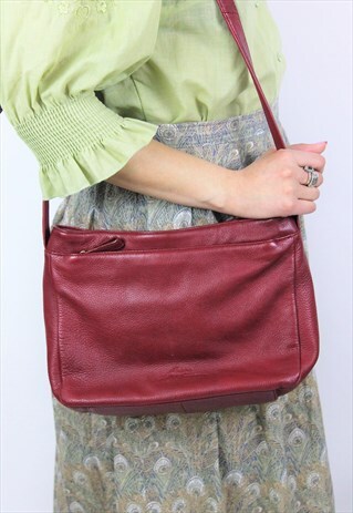 VINTAGE 1990S RED LEATHER PEBBLED CROSSBODY HANDBAG