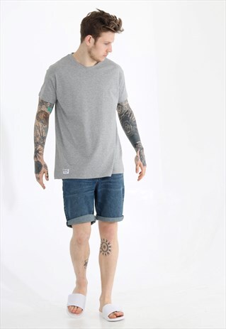 GREY TSHIRT WITH WOVEN PATCH