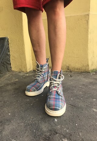 VINTAGE 90' COOL CLASSIC DR MARTENS CHECKED UNISEX BOOTS