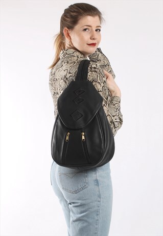 VINTAGE 90S BACKPACK IN BLACK FAUX LEATHER WITH EMBROIDERY