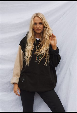 VARSITY HOODIE IN BLACK