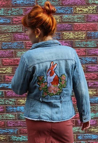 VINTAGE 90S BLUE DENIM SHEARLING JACKET FLORAL BUNNY BADGE