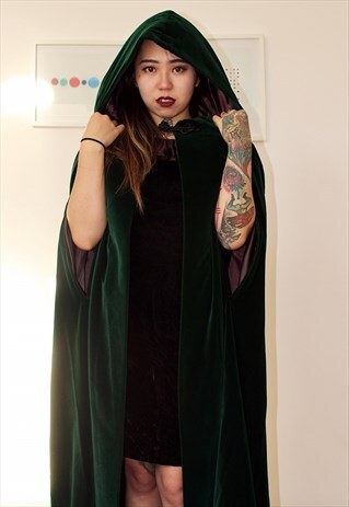 STUNNING BOTTLE GREEN VELVET HOODED CAPE