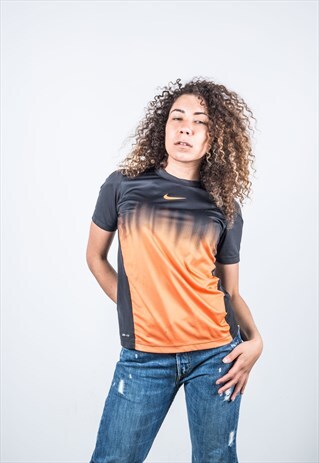 VINTAGE 1990S BLACK AND ORANGE NIKE SPORTS T-SHIRT