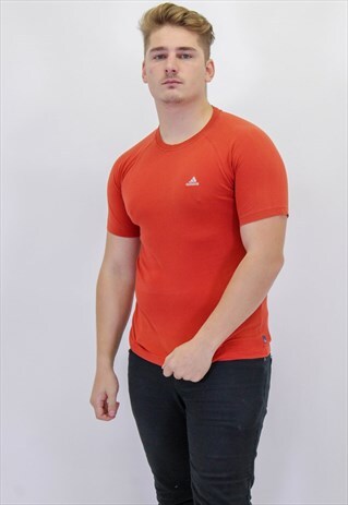 VINTAGE ADIDAS T-SHIRT IN RED