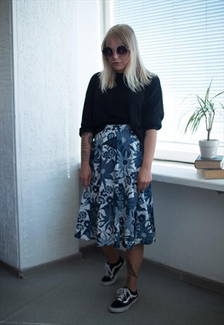VINTAGE 90'S BLUE/WHITE FLOWER PATTERNED MIDI SKIRT
