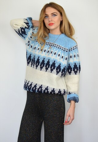 VINTAGE 90S PASTEL BLUE BLACK & WHITE PATTERN KNITTED JUMPER