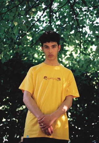 GOLD SHORT SLEEVED T-SHIRT WITH ROSE FLORAL DESIGN