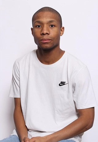 VINTAGE NIKE EMBROIDERED LOGO T-SHIRT WHITE