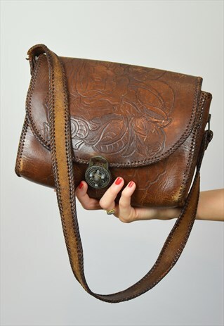 VINTAGE 70S BROWN EMBOSSED LEATHER CROSS BODY / SHOULDER BAG