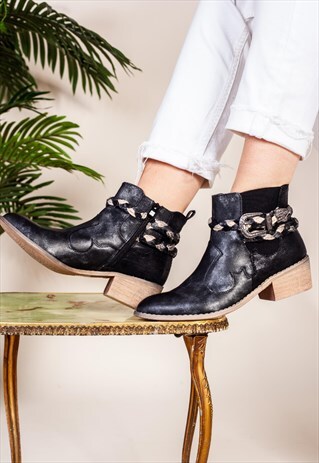 BLACK COWBOY BOOT