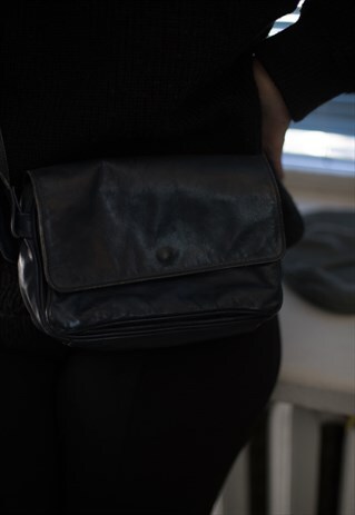 VINTAGE 90'S DARK BLUE LEATHER SHOULDER BAG