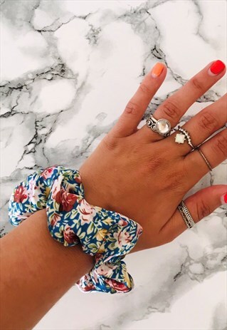 REWORKED FLORAL PRINT SCRUNCHIE