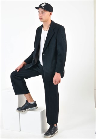 VINTAGE SUIT IN BLACK