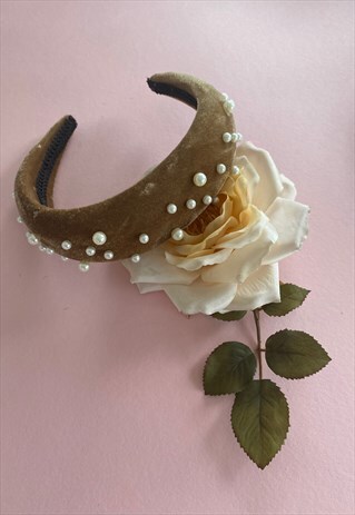 PADDED VELVET HEADBAND WITH PEARLS - BEIGE