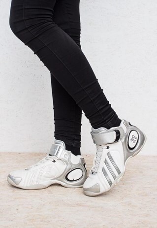 VINTAGE WHITE ADIDAS TRAINERS