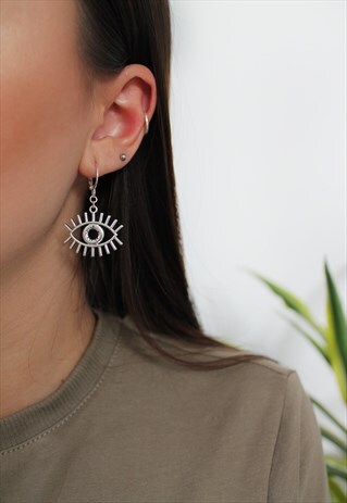 PRETTY EYE HOOPS - SILVER