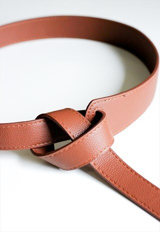 FRONT KNOTTED BROWN BELT