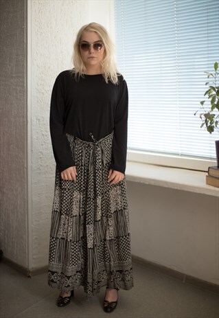 VINTAGE 90'S BLACK/WHITE PATTERNED SKIRT