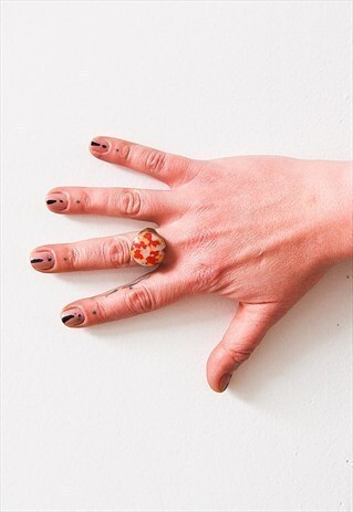 VINTAGE ETHNIC RED/ YELLOW/ GREY ROUND STONE RING
