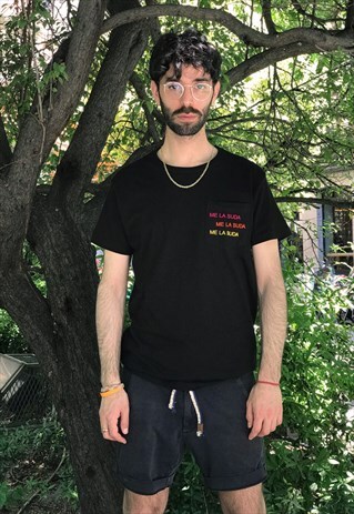 ME LA SUDA SLOGAN BLACK COTTON T-SHIRT