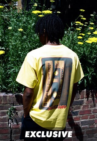 EXCLUSIVE YELLOW T-SHIRT WITH PRINTED 80S CASSETTE DESIGN