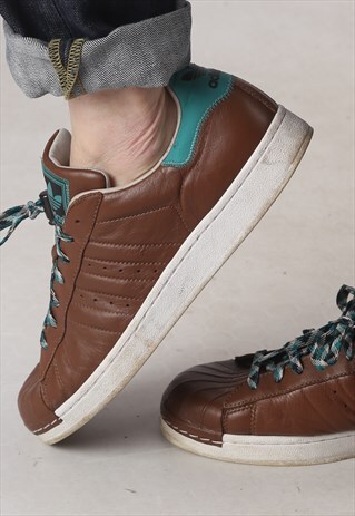 ADIDAS SHELL TOE SUPERSTARS TRAINERS UK 11, US 11.5 (KEI)