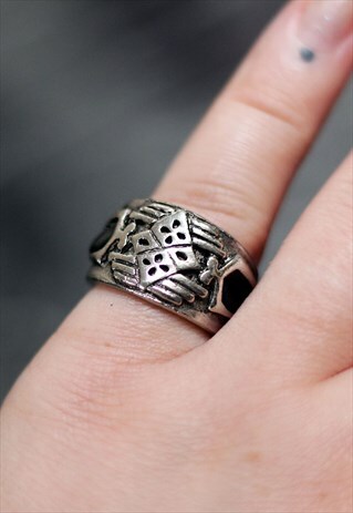 VINTAGE GOTHIC RING
