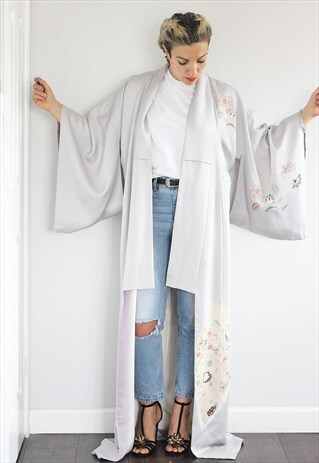 VINTAGE 1970S SILVER SILK FLORAL HAND PAINTED MAXI KIMONO