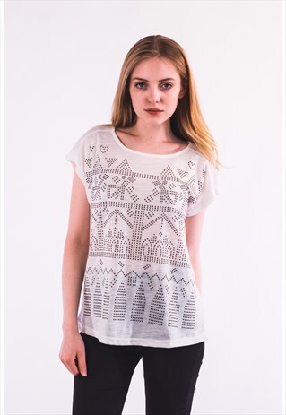 SHORT SLEEVE T-SHIRT WITH STUDDED DESIGN IN WHITE