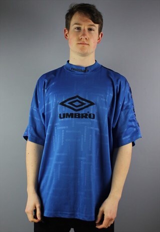 VINTAGE UMBRO T-SHIRT IN BLUE WITH MATERIAL PRINT