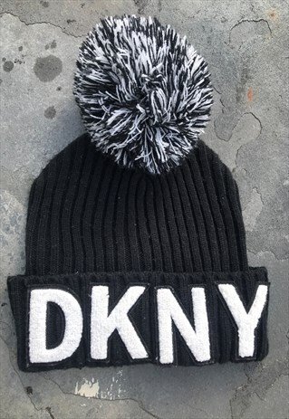 DKNY LOGO RIBBED WOOL BEANIE HAT