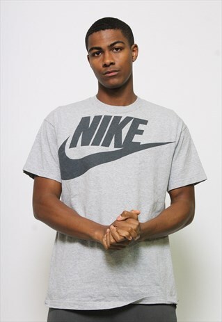 VINTAGE NIKE T-SHIRT